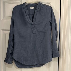 Gap Linen Popover Top-looks amazing on!